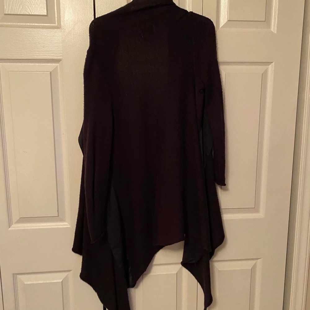 Black Sweater with no pockets and no buttons
